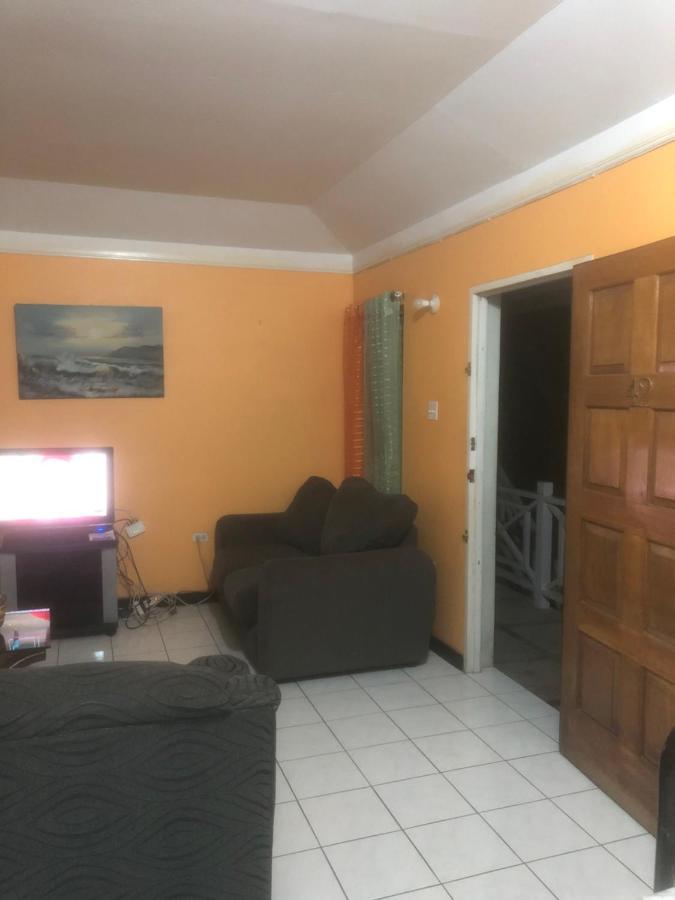 Finest Accommodation Renfrew Place 1 Bedroom Apt # 42 New Kgn 4--12 Renfrew Rd Kingston Luaran gambar
