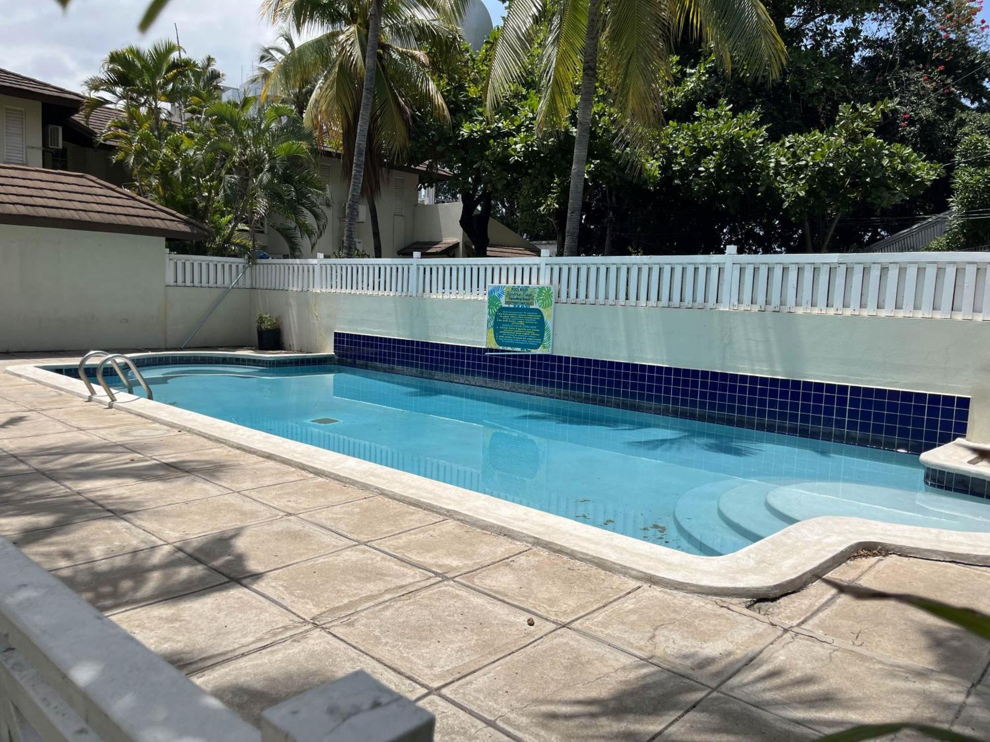 Finest Accommodation Renfrew Place 1 Bedroom Apt # 42 New Kgn 4--12 Renfrew Rd Kingston Luaran gambar